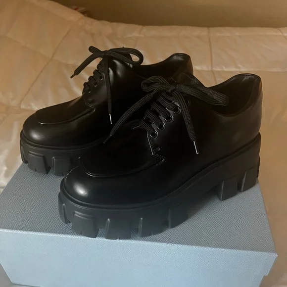 Prada Monolith brushed leather black lace-up dress shoes with lug sole - Picture 9 of 12